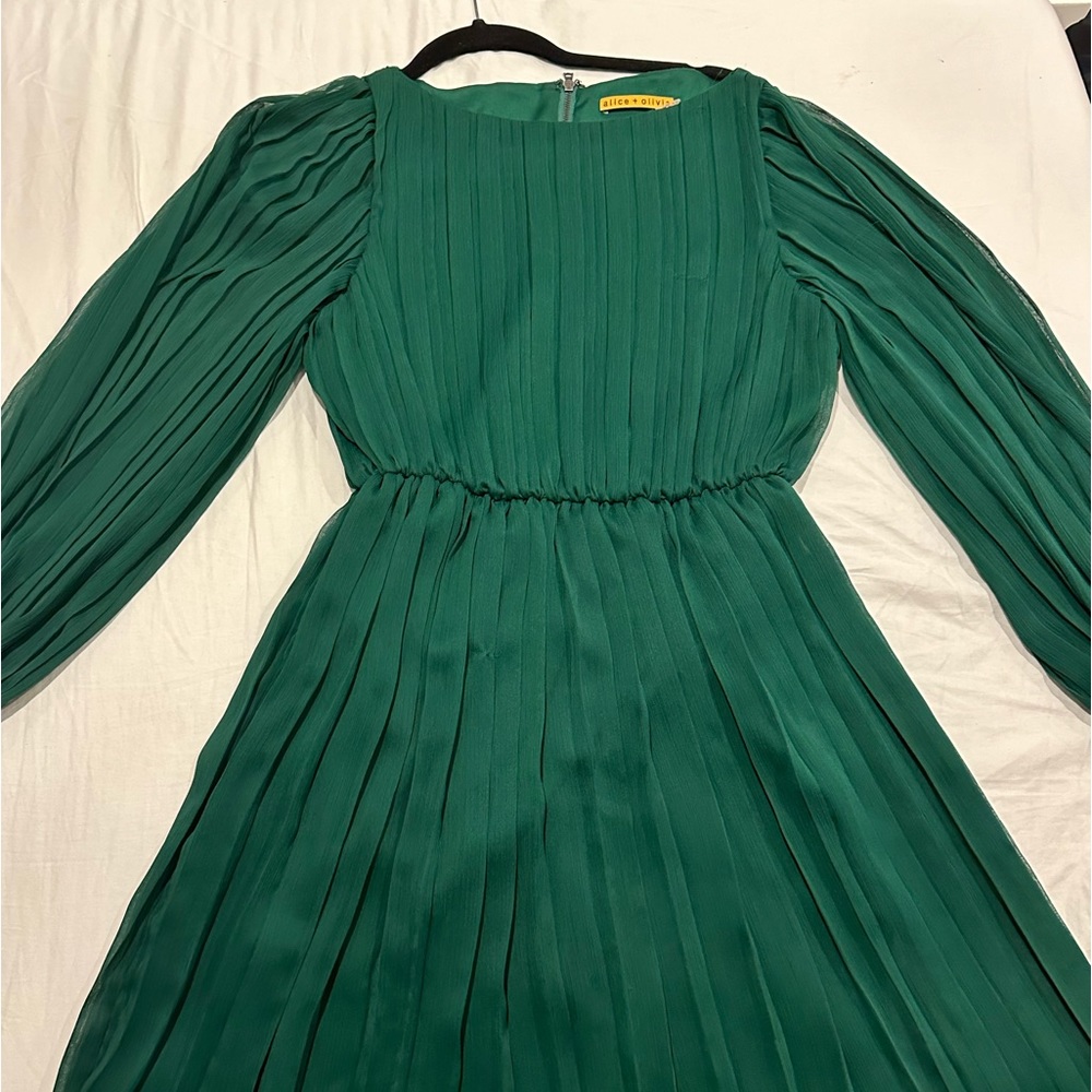 Alice and Olivia Dress 💚